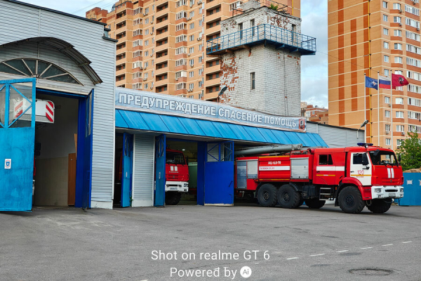 «Газета.Ru» протестировала Realme GT6 с ИИ-камерой и самым ярким экраном в мире 