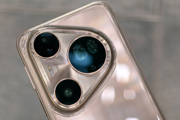 HUAWEI Pura 80 Ultra: тяжелый и странный смартфон с отличными камерами HUAWEI Pura 80 Ultra: тяжелый и странный смартфон с отличными камерами