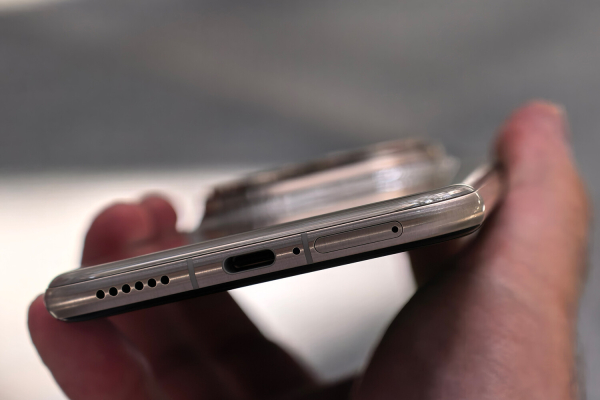 HUAWEI Pura 80 Ultra: тяжелый и странный смартфон с отличными камерами HUAWEI Pura 80 Ultra: тяжелый и странный смартфон с отличными камерами