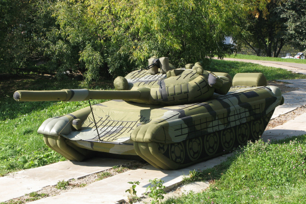 Война муляжей. Как пенопластовые БПЛА и надувные танки используются на СВО